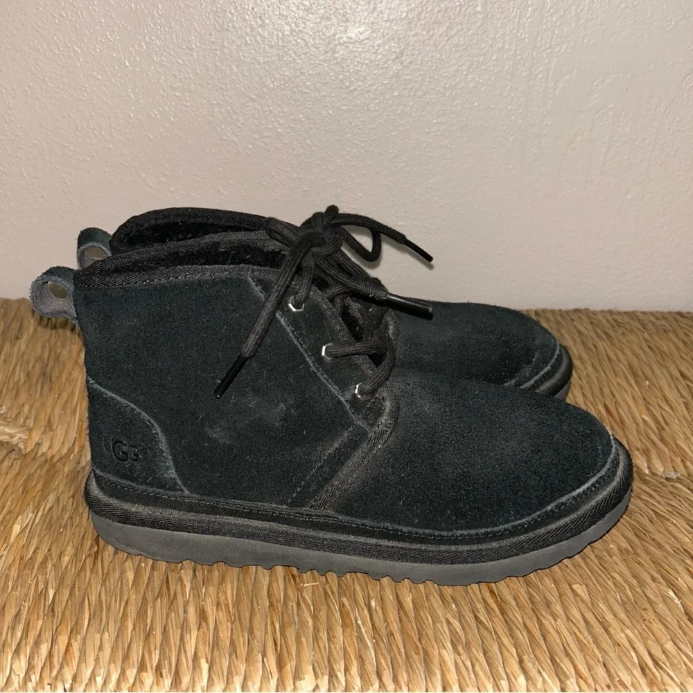 UGG Kids Black chucka Suede Boots